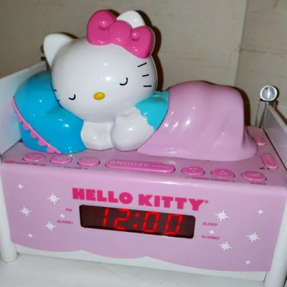 Y2K RARE Hello Kitty Sanrio Pink Bed Shaped Alarm Clock Radio - Picture 3 of 4